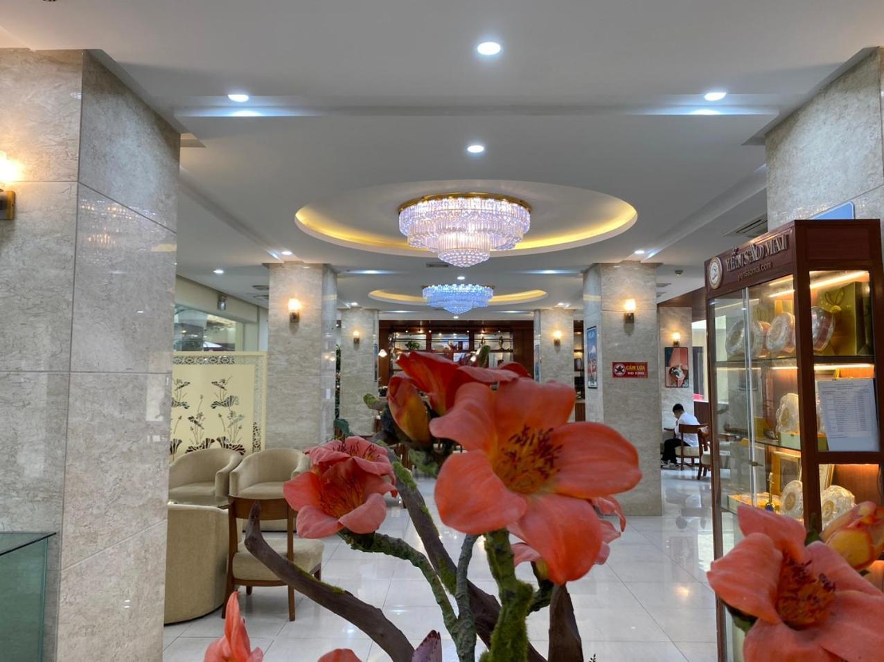 NguyẽN QuyèN Hotel Hanoi Dış mekan fotoğraf